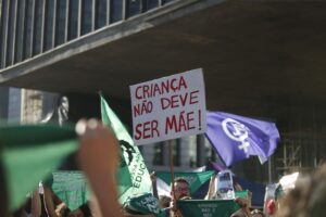 A cada mil bebês nascidos em 2024, 5 eram filhos de crianças estupradas