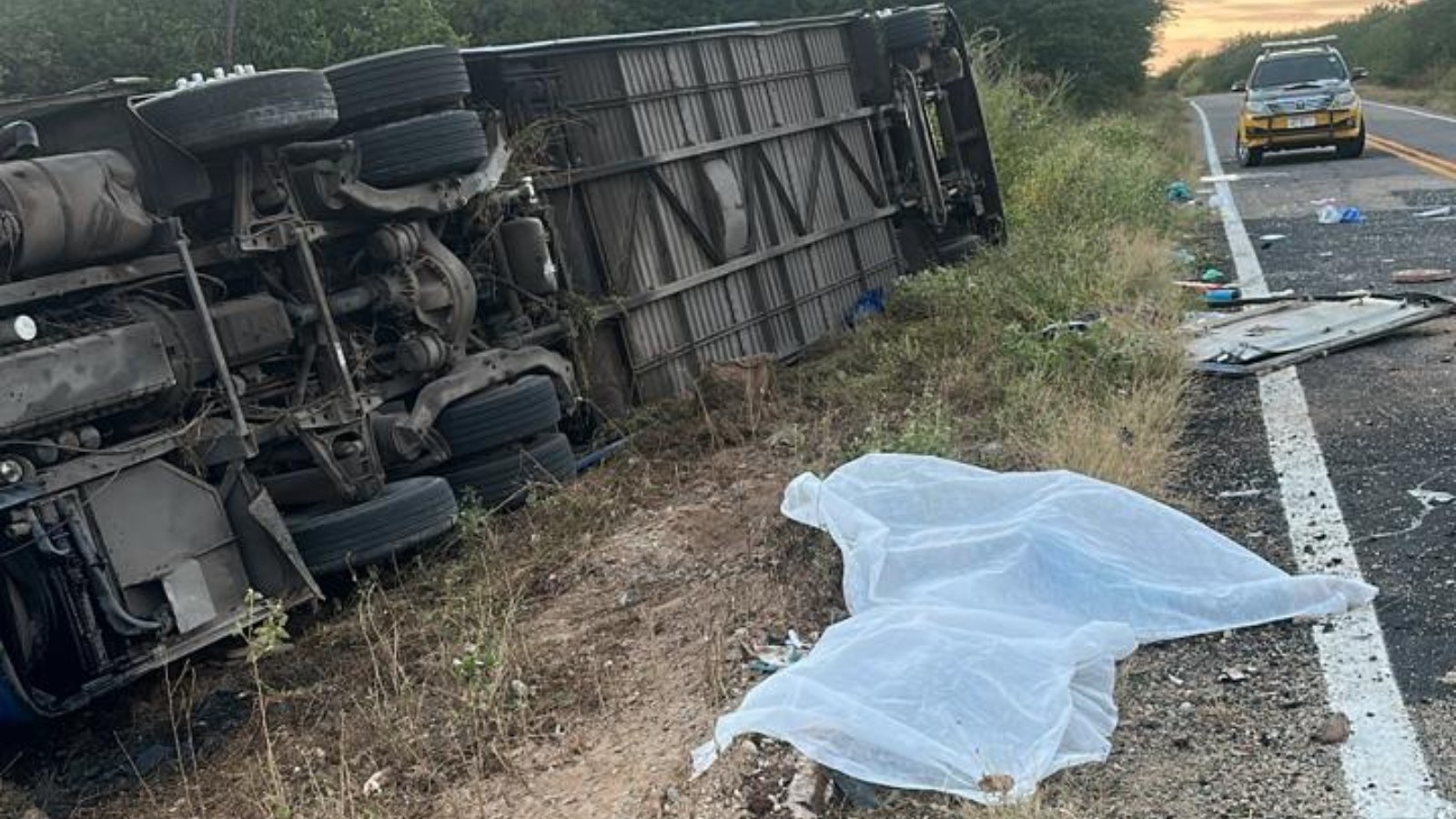 Acidente com ônibus de time de basquete deixa 7 mortos no Ceará