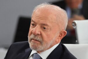 Lula diz que não pediu reunião e que Trump não pode se meter nas eleições