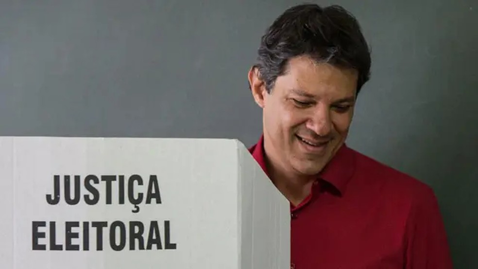 Haddad, na eleição municipal de 2012 em que foi eleito prefeito de São Paulo — Foto: YASUYOSHI CHIBA/AFP via Getty Images