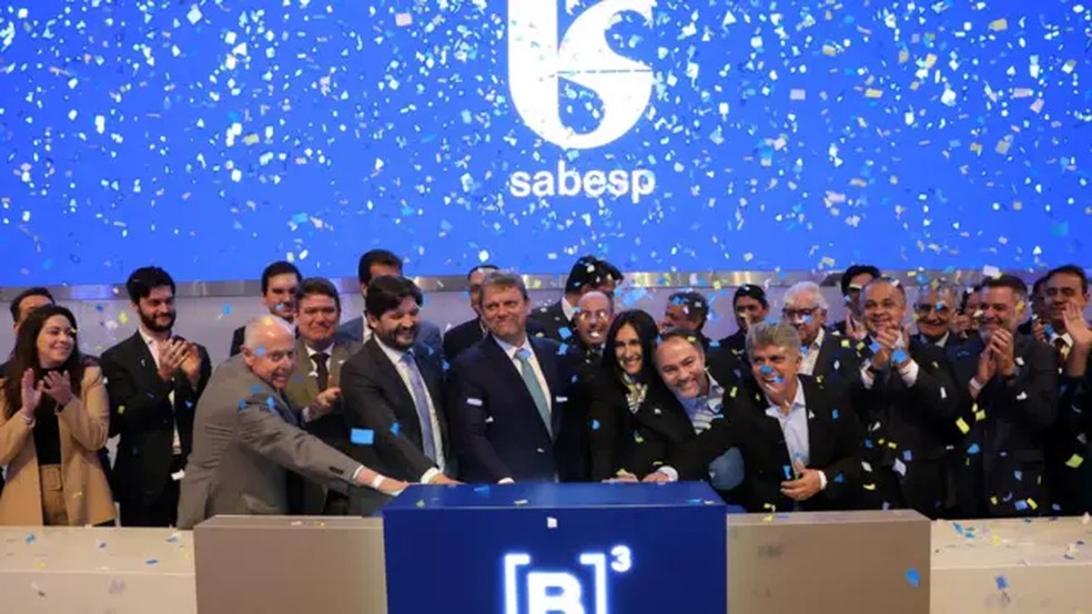A Sabesp foi privatizada em 2024, com uma cerimônia na B3, tendo a maior parte das suas ações sendo vendidas para a Equatorial — Foto: Rovena Rosa/Agência Brasil