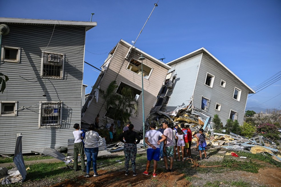 Imagem mostra destruição em Catia La Mar, na Venezuela, após terremoto — Foto: Federico Parra/AFP