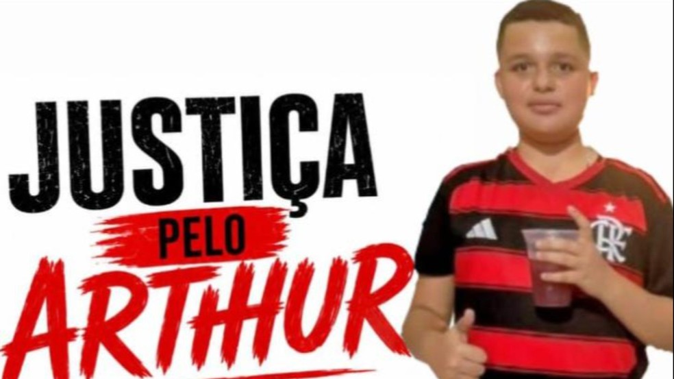 Cartaz da família pedindo justiça para o caso de Arthur — Foto: Reprodução/Arquivo Pessoal