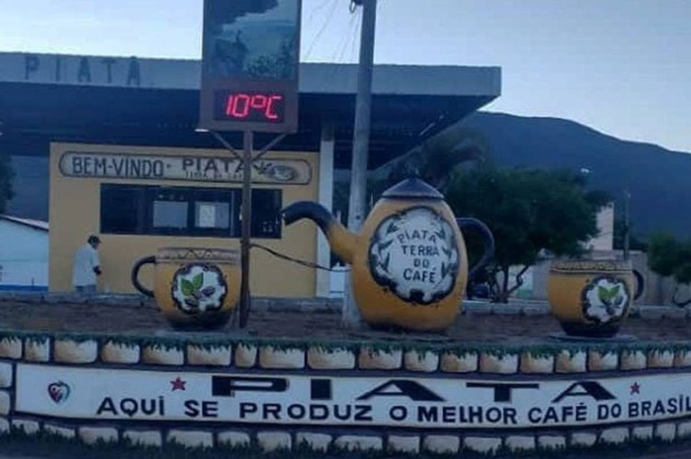 Termômetro registra 10°C em Piatã — Foto: Achei Sudoeste