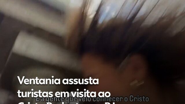 Ventania assusta turistas em visita ao Cristo Redentor no Rio