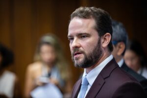 Durigan chama Milei de 'palhaço' e diz que Brasil está melhor que a Argentina