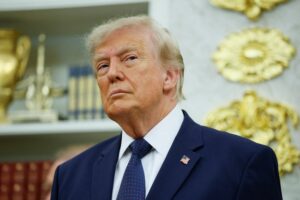 Trump desmonta comissão eleitoral a 4 meses das eleições parlamentares
