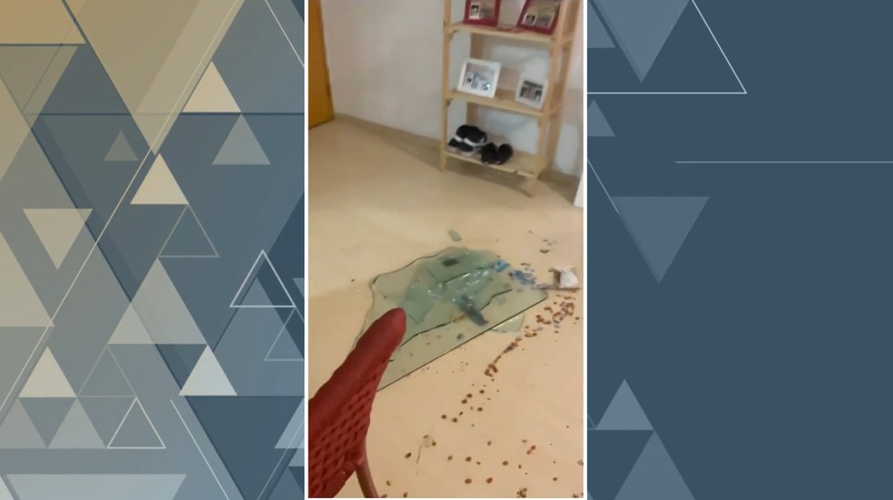 Gabriela mostrou como ficou a casa após um ataque de Lucas Strabko.  — Foto: Reprodução/TV Globo