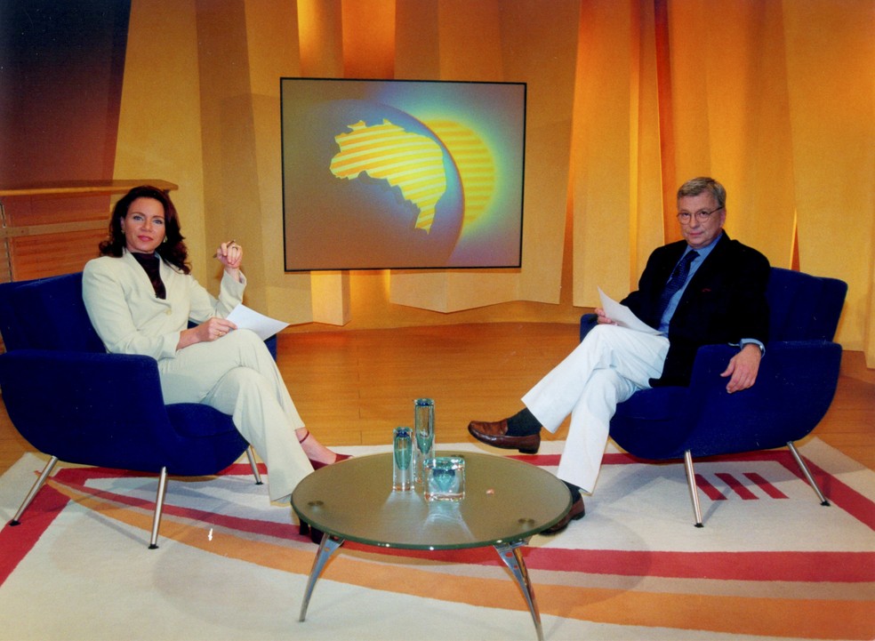 Renato Machado e Leilane Neurbath no cenário do Bom Dia Brasil — Foto: Acervo TV Globo