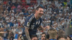 Messi deixa Mbappé para trás e lidera a disputa pela Chuteira de Ouro da Copa