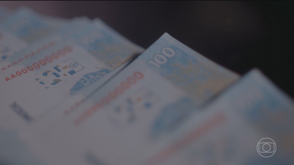 Milhões de brasileiros ainda não resgataram dinheiro esquecido em bancos — Foto: Jornal Nacional/ Reprodução