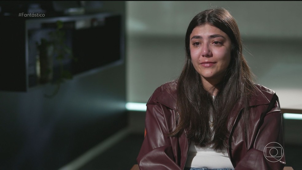O relato da jovem que trava batalha judicial para retirar nome da mãe de todos documentos — Foto: Reprodução/TV Globo
