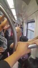 Passageira filma momento em que trem descarrila em SP e passageiros gritam
