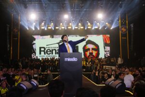 Renan Santos lança candidatura com ataques a Lula e Flávio e defende 'matar quem roubar'