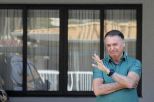 Bolsonaro pode ir ao dentista, mas sem ser atendido por nora, decide Moraes