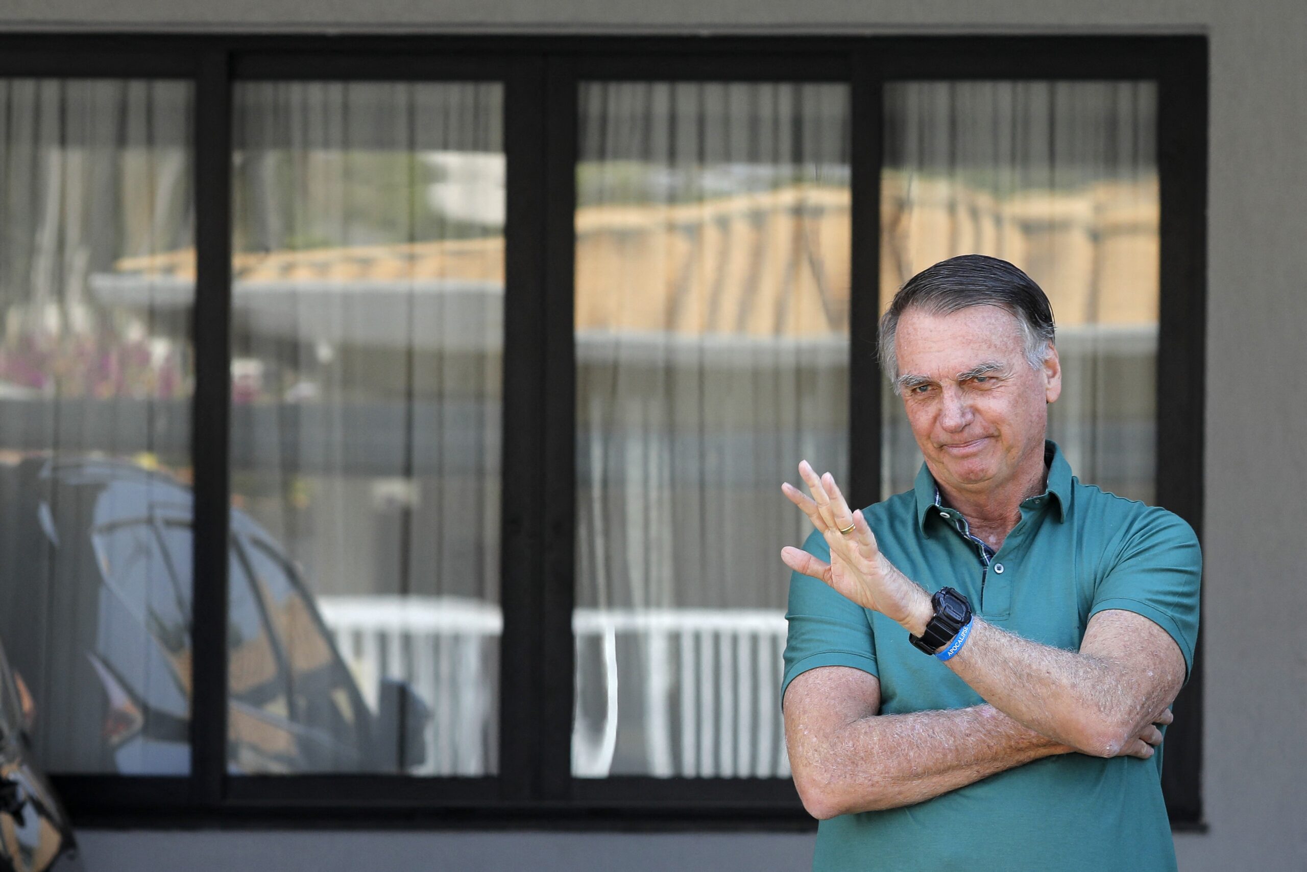 Bolsonaro pode ir ao dentista, mas sem ser atendido por nora, decide Moraes
