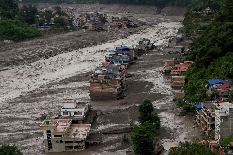 Imagem de drone mostra devastação em Trishuli, no Nepal, após avalanche de lama — Foto: Navesh Chitrakar/Reuters