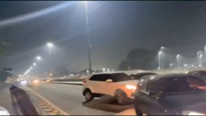Operação da PM fecha Av. Brasil no Rio; motorista é atingido por bala perdida