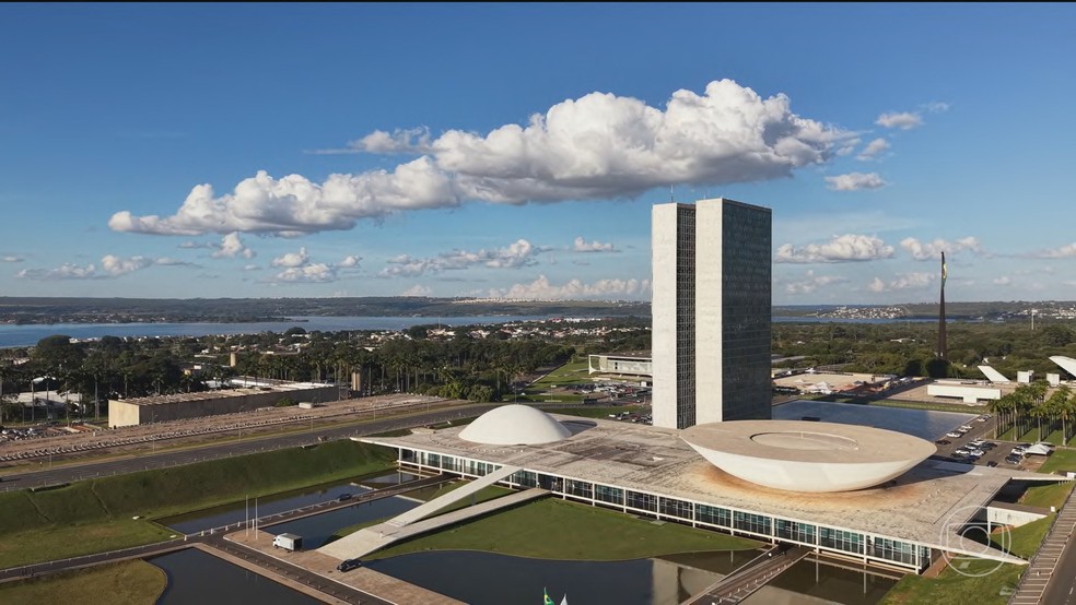 Câmara dos Deputados completa 200 anos com acervo histórico acessível a quem visita o Congresso — Foto: Jornal Nacional/ Reprodução