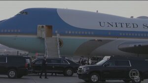 Jornalista em avião 'abandonado' por Trump: 'Gosto de ser usada como isca?'