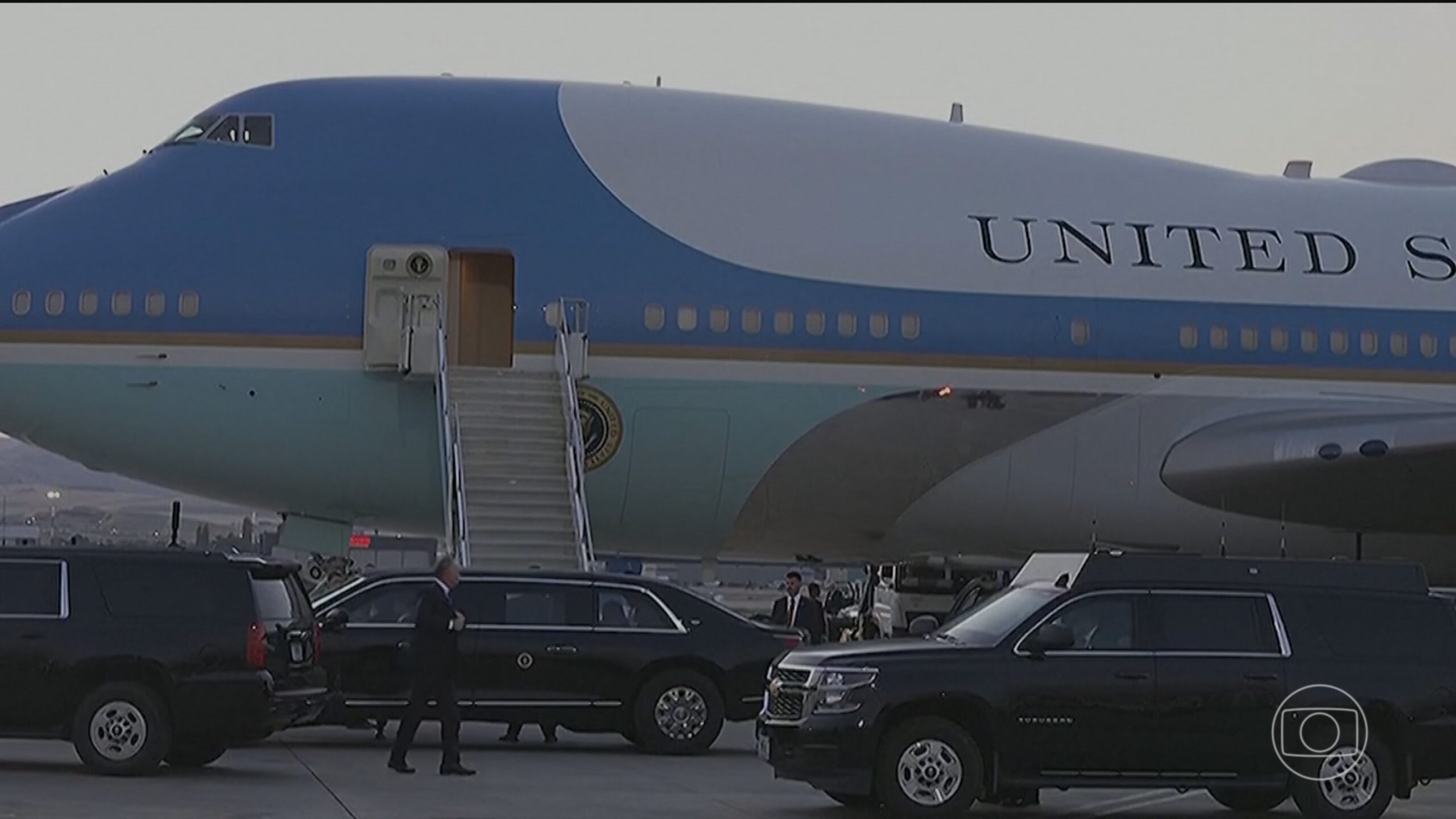 Jornalista em avião 'abandonado' por Trump: 'Gosto de ser usada como isca?'