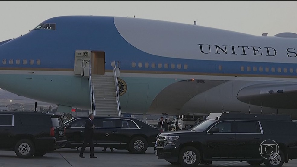 Trump deixou o Air Force One e fez um voo secreto para escapar de uma ameaça de ataque do Irã contra o avião presidencial dos Estados Unidos. — Foto: Jornal Nacional/ Reprodução