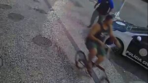 Segurança preso por espancamento foi depor com bicicleta da vítima