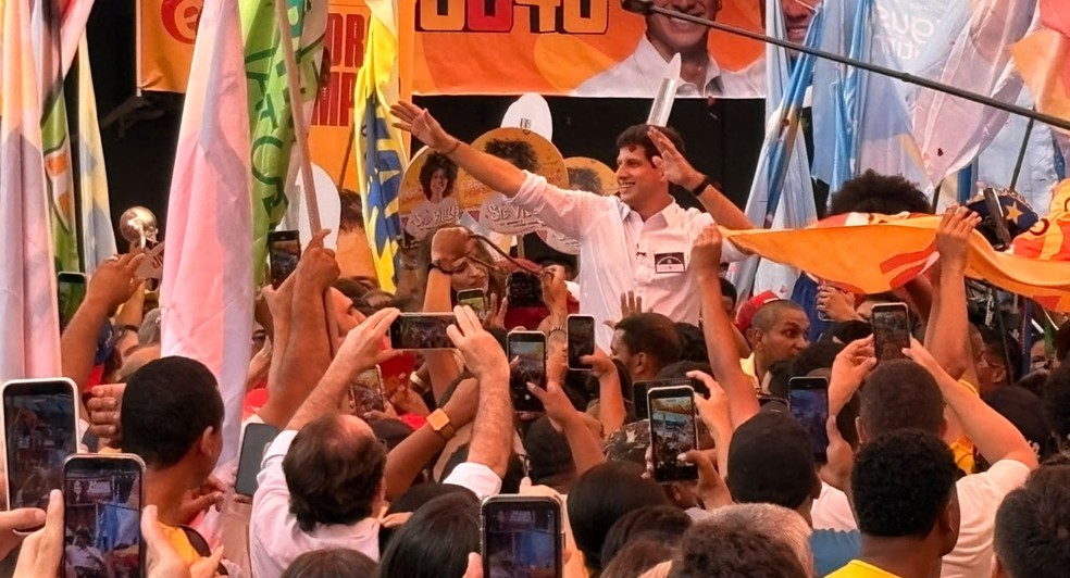 João Campos (PSB) durante a convenção que oficializou a candidatura dele ao Governo de Pernambuco — Foto: Pedro Alves/g1